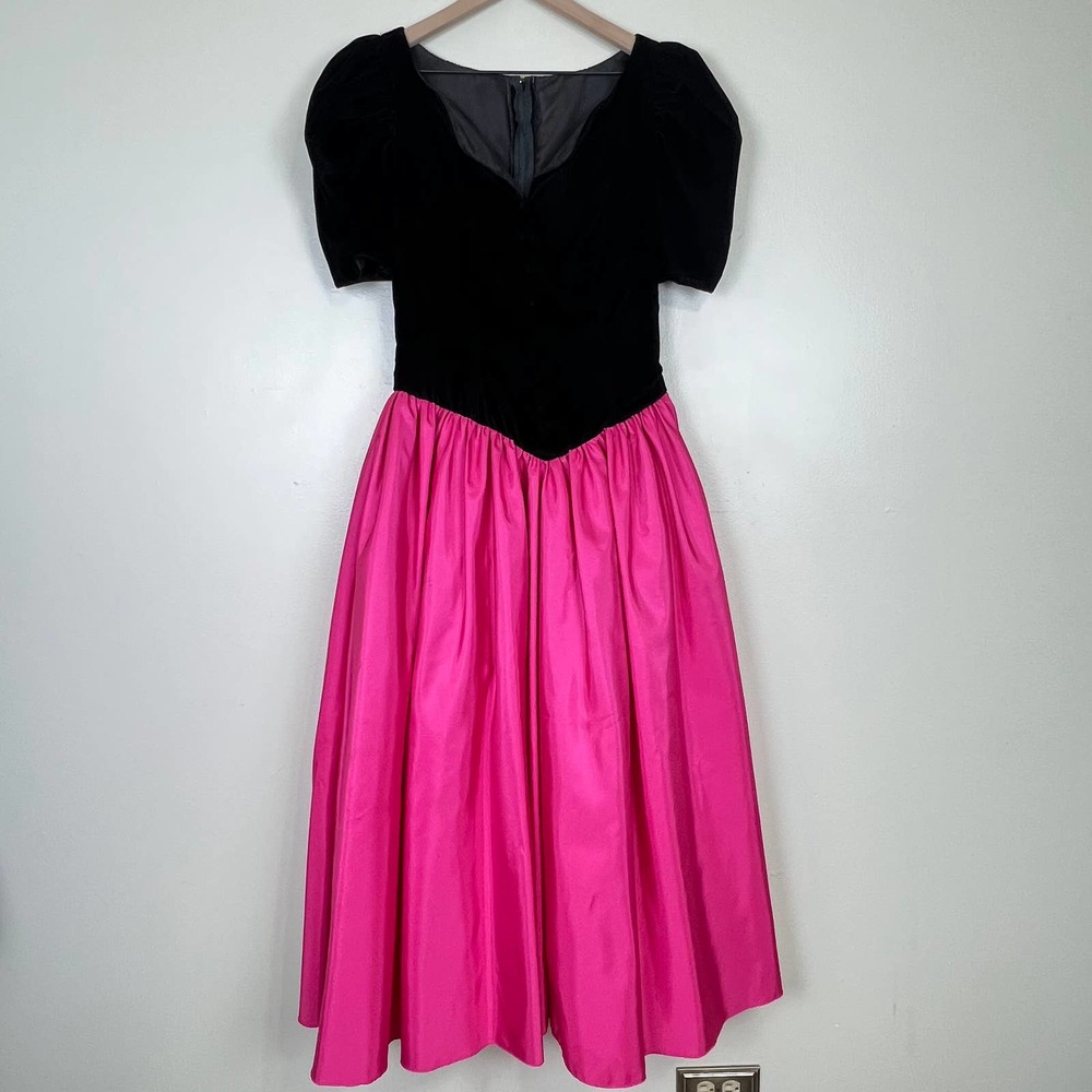 Vintage 80s Black Velvet and Pink Formal Puff Sleeve Long Gown Women's Size 9/10